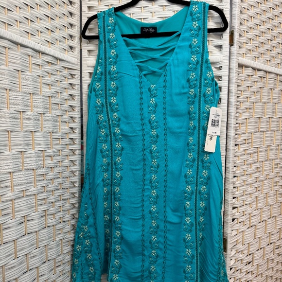 Cute teal sundress with crisscross detail - Picture 1 of 10